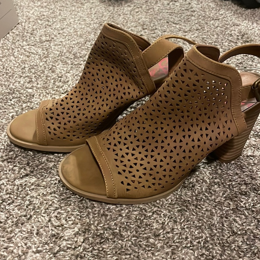 Women’s dress sandals